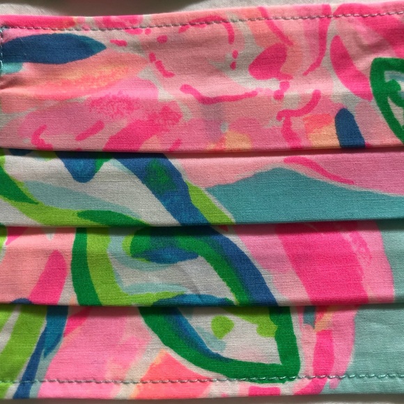 3 Lilly Pulitzer face masks - Picture 2 of 7